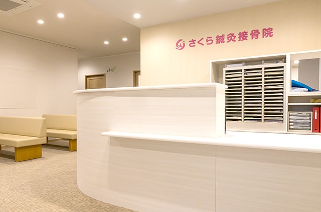 交通事故は夜20時迄営業